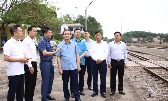 Chủ tịch UBND tỉnh Phạm Hoàng Sơn kiểm tra thực tế tại ga Kép và khảo sát một số dự án giao thông