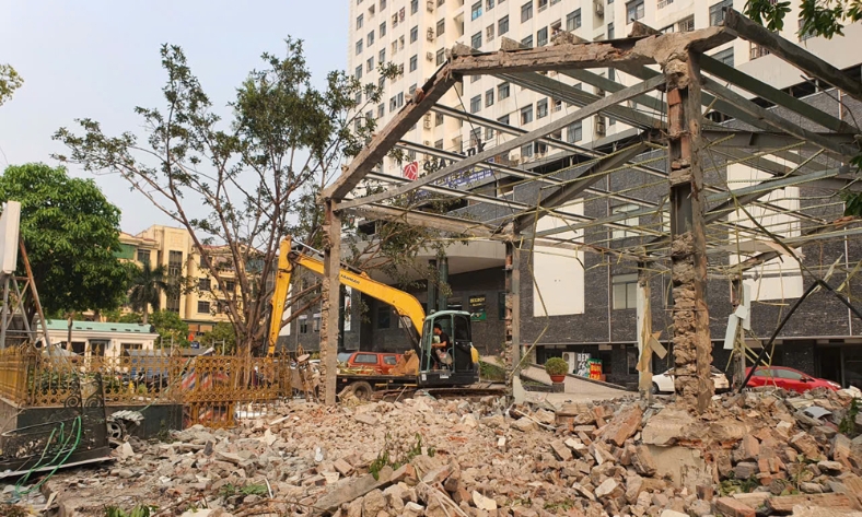  Công ty cổ phần Tập đoàn Quang Minh tháo dỡ 2 công trình tạm tại chung cư Quang Minh