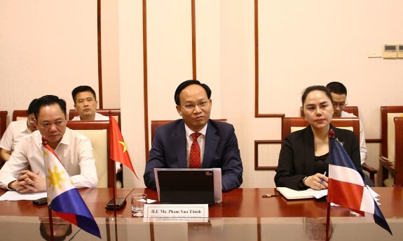 Phó Chủ tịch UBND tỉnh Phạm Văn Thịnh tiếp Đại sứ Philipines, Chile, Dominica tại Việt Nam