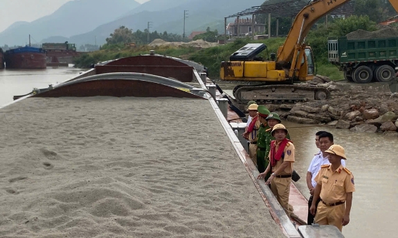 Bắc Ninh: Xử phạt gần 300 triệu đồng đối với 14 trường hợp vi phạm bến thủy nội địa