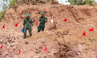 Bắc Ninh: Phát hiện quả bom nặng hơn 100 kg trong vườn nhà dân