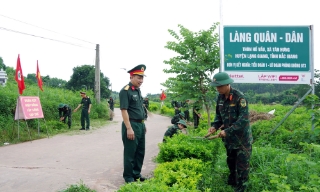 Quân đoàn 12 làm công tác dân vận tại Bắc Ninh