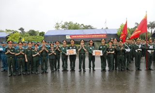 Đoàn công tác Bộ Chỉ huy quân sự tỉnh Bắc Ninh thăm, động viên lực lượng diễu binh, diễu hành