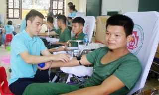 Trường Quân sự Quân đoàn 12 tổ chức Ngày hội “Hiến máu cứu chữa đồng đội”