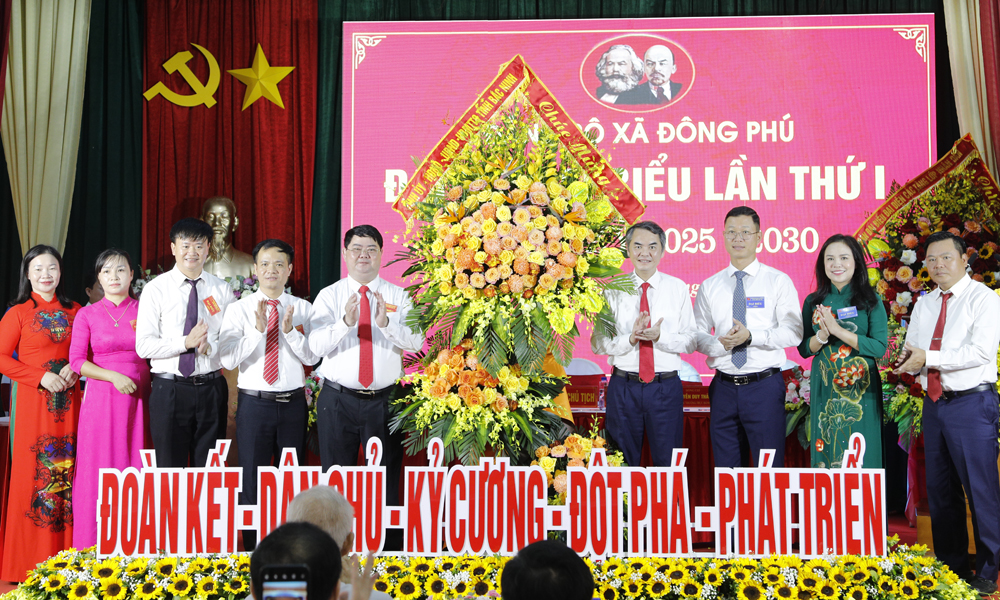  Phát huy dân chủ, đoàn kết, đổi mới sáng tạo, xây dựng xã Đông Phú phát triển nhanh, bền vững