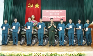 Bộ Chỉ huy quân sự tỉnh Bắc Ninh bàn giao 198 xe mô tô 2 bánh cho Ban Chỉ huy quân sự cấp xã