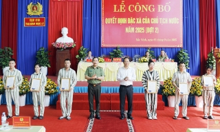 Trại giam Ngọc Lý công bố quyết định đặc xá cho 368 phạm nhân