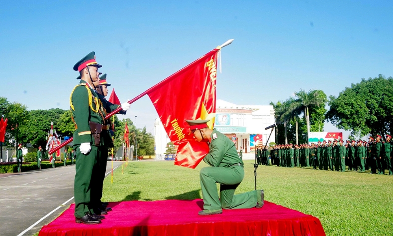  Gần 900 học viên Trường Quân sự Quân đoàn 12 tốt nghiệp đào tạo hạ sĩ quan chỉ huy