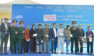 Bắc Ninh: Khám, cấp thuốc miễn phí, tặng quà 500 người dân thôn Vọng Nguyệt