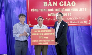 Bàn giao Nhà thờ tự Anh hùng liệt sĩ Dương Quang Bổ và nhà Đại đoàn kết cho gia đình ông Nguyễn Văn Luận