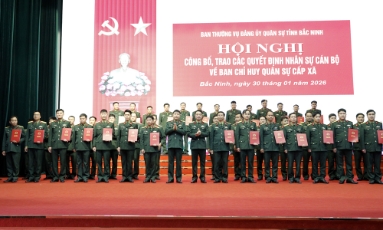  Bắc Ninh: Công bố, trao quyết định nhân sự về ban chỉ huy quân sự cấp xã