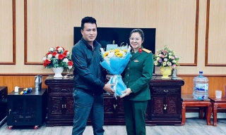 Trung tá Hà Huyền Thương nhặt được của rơi trả lại người làm mất