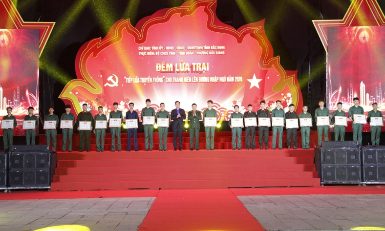  Đêm lửa trại “Tiếp lửa truyền thống” cho thanh niên lên đường nhập ngũ năm 2026