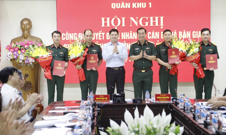  Bắc Ninh bàn giao chức vụ Chỉ huy trưởng và Chính ủy Bộ Chỉ huy quân sự tỉnh