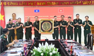 Đoàn cán bộ Cục Xây dựng cơ sở Quân đội nhân dân Lào thăm, trao đổi kinh nghiệm công tác dân vận tại Bắc Ninh
