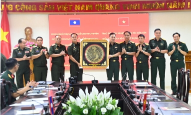  Đoàn cán bộ Cục Xây dựng cơ sở Quân đội nhân dân Lào thăm, trao đổi kinh nghiệm công tác dân vận tại Bắc Ninh