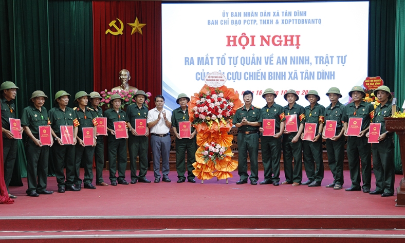  Xã Tân Dĩnh ra mắt mô hình Tổ tự quản về an ninh, trật tự của Hội Cựu chiến binh