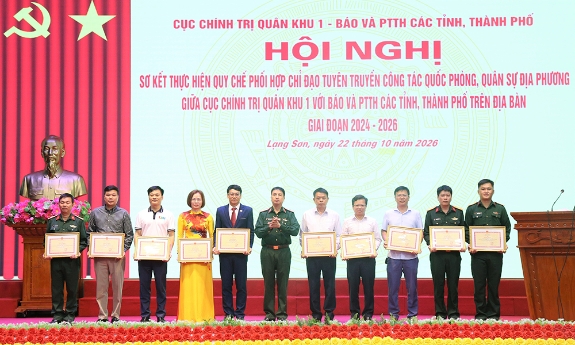 Quân khu 1 khen thưởng 12 tập thể, cá nhân xuất sắc tuyên truyền công tác quốc phòng - quân sự địa phương 