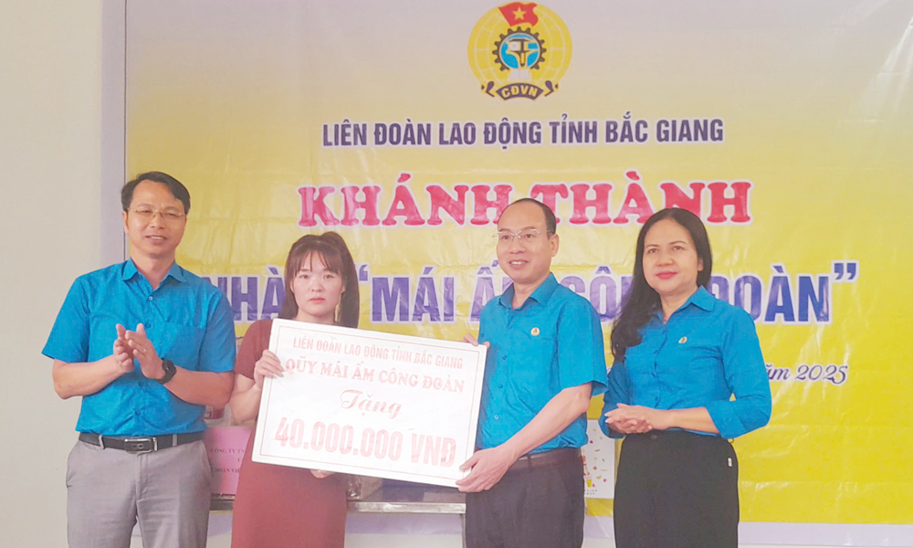 Bắc Giang: Trao “Mái ấm công đoàn” cho đoàn viên khó khăn