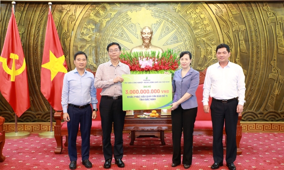 Bắc Ninh: Tập đoàn Công nghiệp- Năng lượng quốc gia Việt Nam ủng hộ 3 tỷ đồng khắc phục hậu quả lũ lụt 