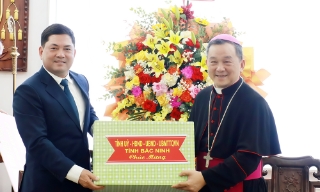 Bí thư Tỉnh ủy Nguyễn Hồng Thái chúc mừng Tòa Giám mục Bắc Ninh nhân lễ Giáng sinh