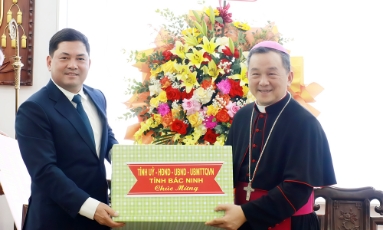  Bí thư Tỉnh ủy Nguyễn Hồng Thái chúc mừng Tòa Giám mục Bắc Ninh nhân lễ Giáng sinh