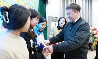 Bắc Ninh: Trao “Mái ấm công đoàn” và học bổng cho đối tượng hoàn cảnh khó khăn