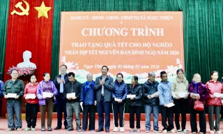 Bắc Ninh: Chủ tịch HĐND tỉnh Nguyễn Việt Oanh trao quà Tết cho hộ nghèo
