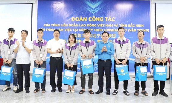 Tổng Liên đoàn Lao động Việt Nam làm việc tại Công ty Luxshare - ICT: Đồng hành cùng doanh nghiệp chăm lo tốt hơn đời sống người lao động