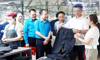  Đoàn công tác của tỉnh thăm, động viên doanh nghiệp, người lao động