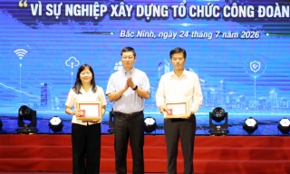 Phó Bí thư Tỉnh ủy Trần Huy Phương:  Công đoàn đổi mới nội dung, phương thức hoạt động, lấy đoàn viên, người lao động làm trung tâm