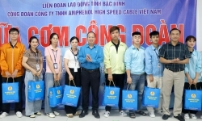 Bắc Ninh: Lãnh đạo Liên đoàn Lao động tỉnh thăm, tặng quà công nhân