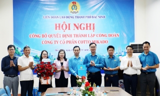  Bắc Ninh: Công bố quyết định thành lập công đoàn cơ sở doanh nghiệp và tặng quà công nhân lao động