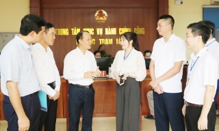 Xác định rõ các nhiệm vụ trọng tâm, chọn khâu đột phá trong xây dựng văn kiện Đại hội