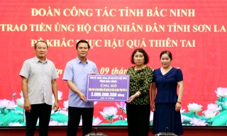 Đoàn công tác tỉnh Bắc Ninh thăm, tặng quà người dân Sơn La bị ảnh hưởng do thiên tai
