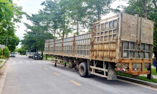Xe hỏng chiếm dụng lòng đường, cản trở giao thông ở Khu đô thị Bách Việt (phường Bắc Giang)