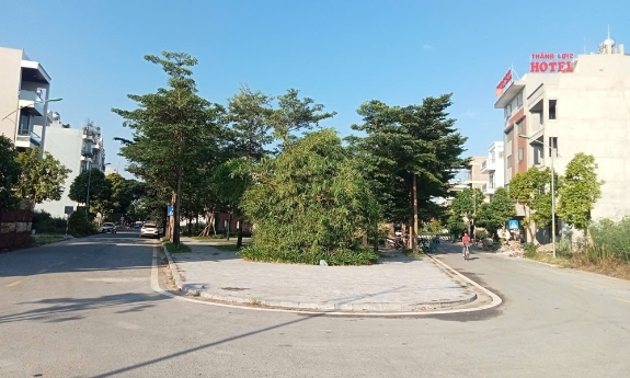 Xe hỏng chiếm dụng lòng đường tại Khu đô thị Bách Việt (phường Bắc Giang) đã được di dời