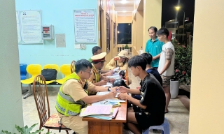 Cảnh sát giao thông Bắc Ninh bắt nhóm thanh niên mang hung khí trong đêm