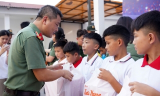 Cụm thi đua số 4, Hội Phụ nữ Bộ Công an về nguồn, lan tỏa nghĩa tình tại Điện Biên