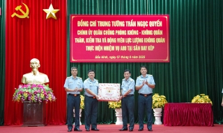 Chính ủy Quân chủng Phòng không - Không quân thăm, động viên lực lượng không quân thực hiện nhiệm vụ A80