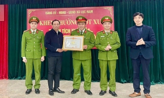 Bắc Ninh: Khen thưởng Công an xã Lục Nam có thành tích trong đấu tranh phòng, chống ma túy