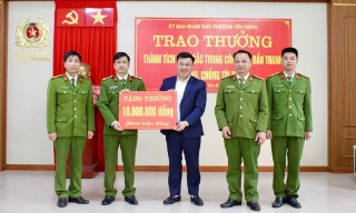 Khen thưởng đột xuất Công an phường Yên Dũng nhanh chóng làm rõ vụ trộm cắp xe ô tô 