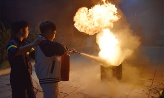 Bắc Ninh: Trải nghiệm thực hành phòng cháy, chữa cháy cho người dân 