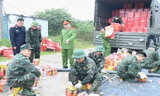 Tiêu hủy hơn 10,8 tấn pháo hoa nổ buôn bán trái phép