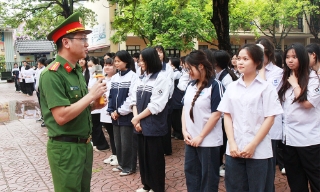 Tuyên truyền pháp luật, cấp căn cước cho giáo viên, học sinh Trung học phổ thông