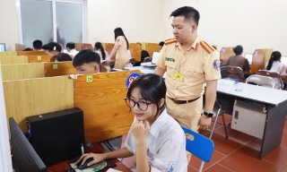 Bắc Ninh: Sát hạch giấy phép lái xe mô tô cho 700 học sinh vừa tốt nghiệp Trung học phổ thông