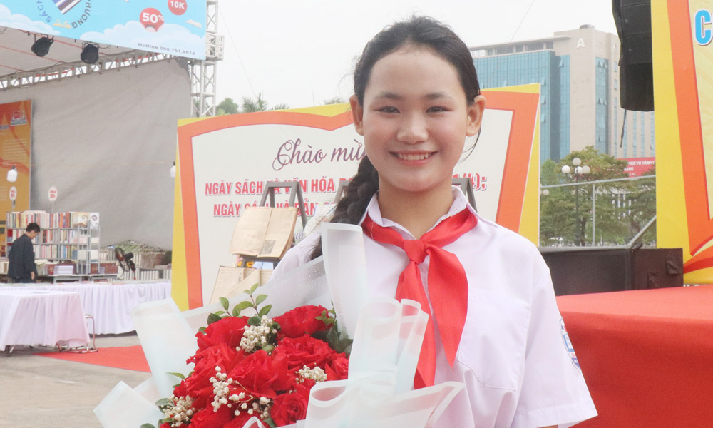 Nguyễn Quỳnh Nhi - Cháu ngoan Bác Hồ lan tỏa tình yêu sách