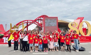 Hàng nghìn người dân Bắc Ninh phấn khởi đi xe miễn phí tham quan Triển lãm thành tựu đất nước tại Hà Nội