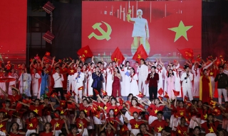 Bắc Ninh: Rực rỡ sắc màu chương trình nghệ thuật và pháo hoa mừng Quốc khánh 2/9