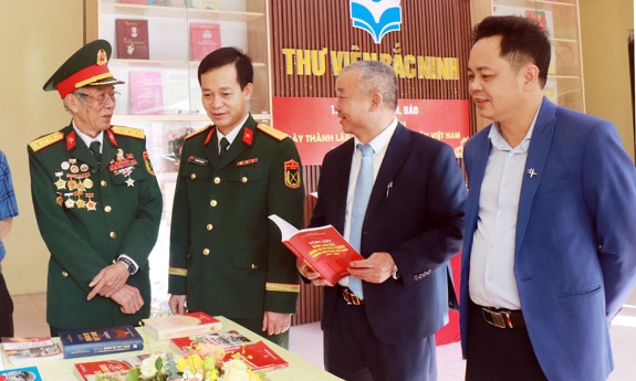 Bắc Ninh: Trưng bày sách, báo kỷ niệm 81 năm Ngày thành lập Quân đội Nhân dân Việt Nam